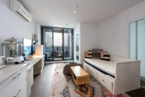 Homely 1BR Apt near Southern Cross Station w Pool